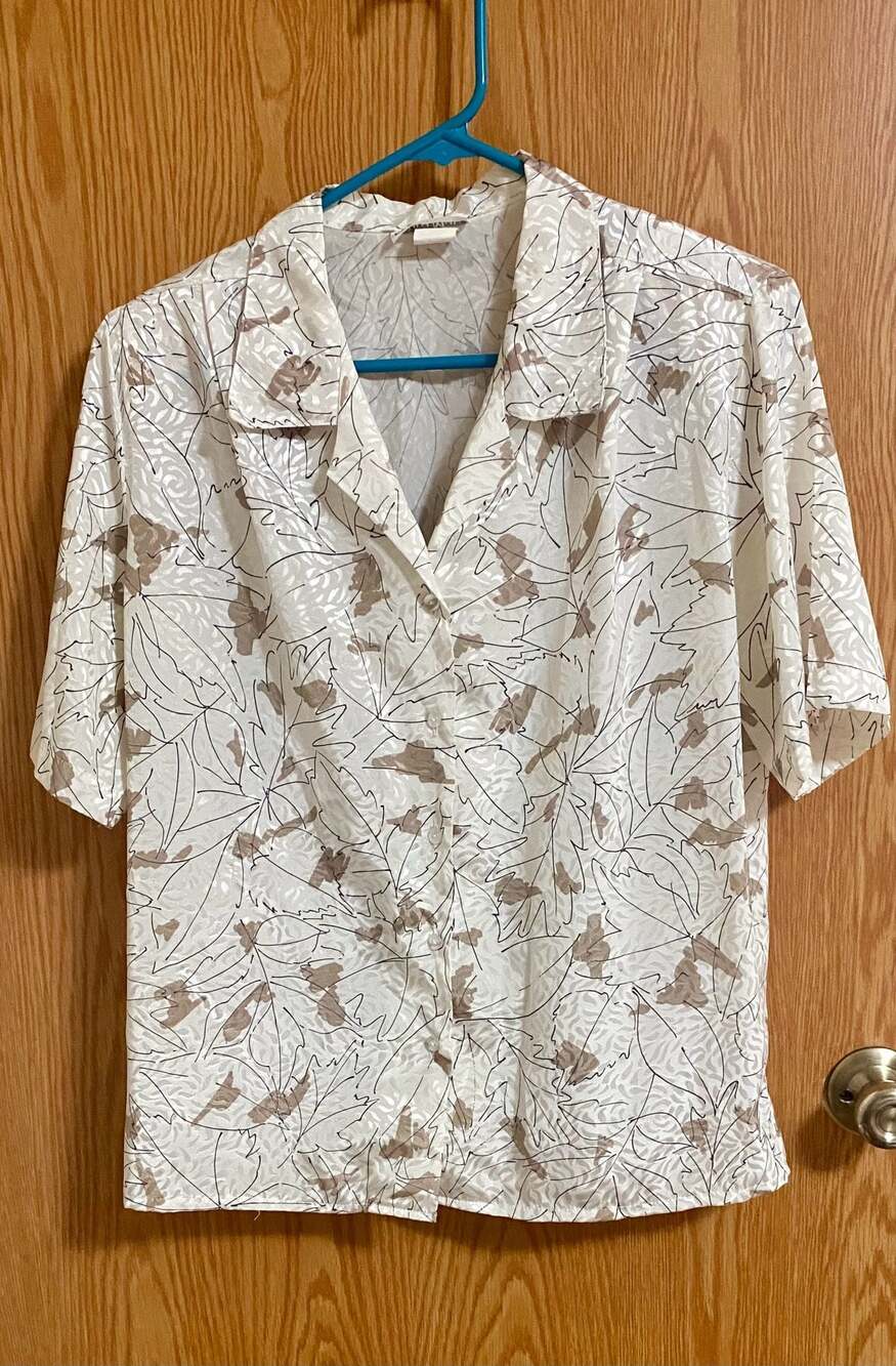 Laura Mae Vintage Women's Cream and Brown Botanical Leaf Shirt